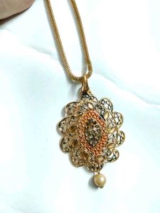 Golden Floral Pendant Necklace
