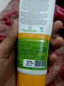 Mama Earth Uptan Face Scrub