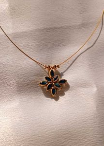 Peacock Blue Flower Pendant Necklace