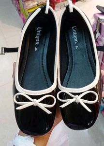 Uniqon Black Patent Bow Flats