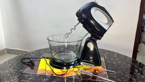 Hand Mixer with Bowl Oster