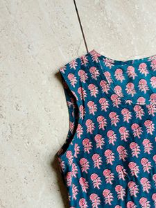 Sleevless Kurti