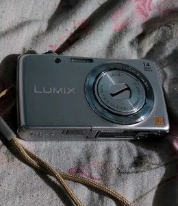 Panasonic Lumix DMC FH6 Camera