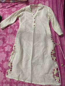 Kurta Can Pair With Pink Skirt Or Pant