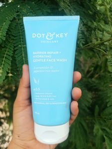 Dot &amp; Key ❤️ Bigger 🫐 Barrier Repair Facewash