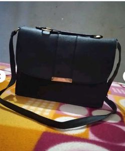 Chic Black Handbag