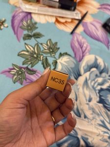 MAC Studio Radiance Concealer NC 35