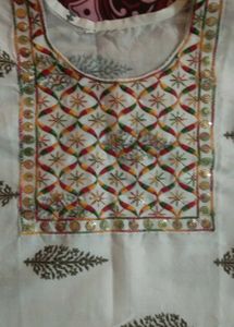 Xxl White Paisley embroidered Neck Printed Kurti