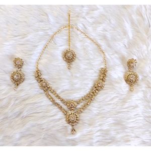 Subtle Diamond Necklace with Mang Tikka & Earrings