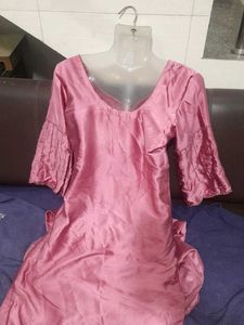 Gorgeous  Pink Silk Kurta Set For Women