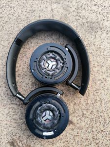 AKG Y500 Wireless Premium Headphone 🎧