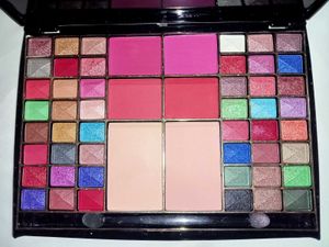 MISS ADS (48 EYE SHADOW)(4 BLUSH)(2PRESSED POWDER)