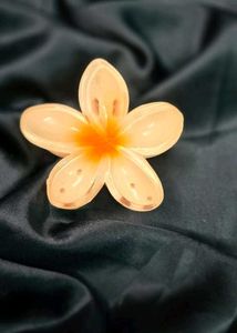 Trendy Flower Claw 🌸