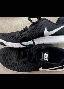 Nike og sports shoes