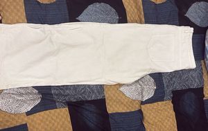 White denim jeans with knee cuts style