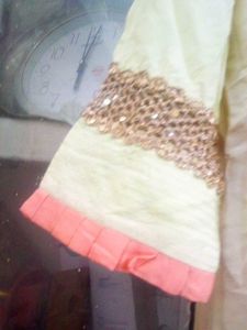 Elegant Embroidered Kurta With Shrug