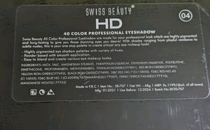 Swiss Beauty HD 40 Color Eyeshadow &amp; Bronson Brush