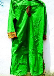 Embroidered Green Kurta With Sare