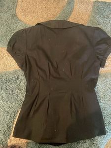 Fitted Elegant Black Button-Down Top