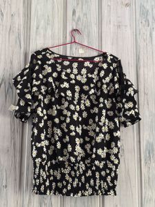 Daisy Print Top With Net Sleeves