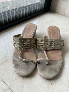 Kalaniketan - Ethnic Gold Kolhapuri Heels