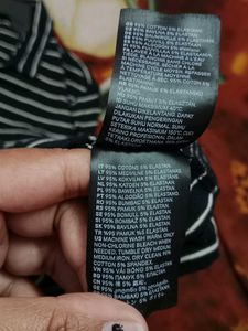 H&amp;M MEN&#39;S CHECK TSHIRT