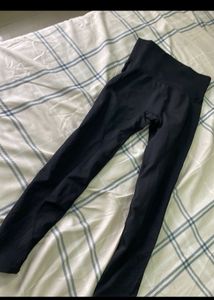 Black Scrunch Butt Leggings♥️