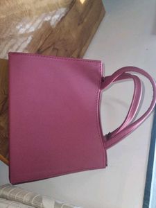 Luxury Sling BAG..