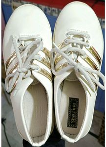 ALL NEW SNEAKERS... Never Wore It Once