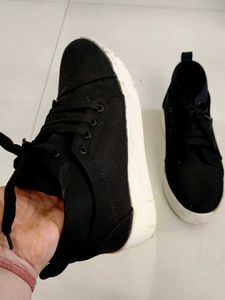 Black Canvas Sneakers with Heel - Size 7 (Women&#39;s)