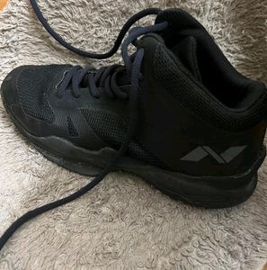 BASKETBALL SHOES