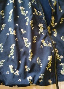 Nuevos Damas Brand ...Here Its Written Xl But L ,M Can Wear It Easily.. I Never used this Product.
