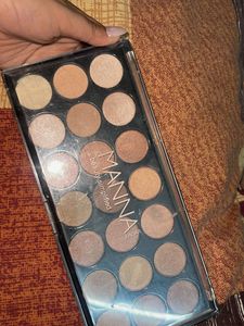 Manna Kadar Eyeshadow Palette