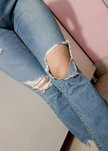 Ripped Cropped Jeans
