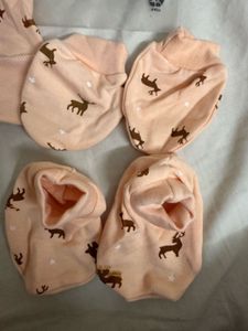 Set Of Cap Socks And Mittens For New Born