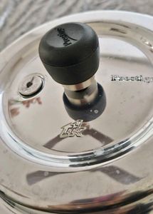 Price Drop ✨️Prestige 3L Pressure Cooker
