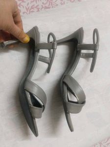 Elegant Heels of size in Indian 37
