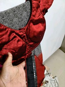 Red &amp; Grey Patterned Saree With Stitched Blouse