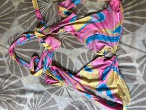 Trendy Swirl Bikini Top