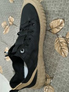 Theerafter Sneakers Size 7