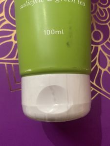 Dot &amp; key CICA CALMING BLEMISH CLEARING FACE WASH