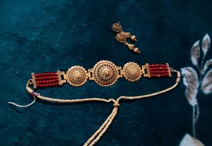 Elegant and Gold-Tone Necklace &amp; Earring Set