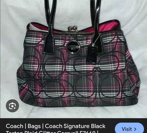 Coach Kiss Lock ( Authentic)