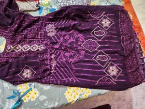 A Beautiful Thread Embroidery Pakistani Suit