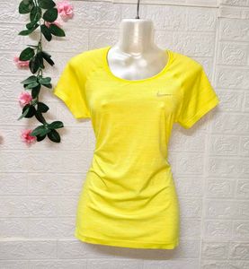 Size 34/36 Nike Yellow T-Shirt 🎁Buy 2 Get 1 Free