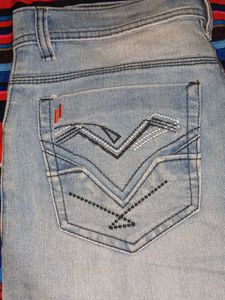 Women&#39;s Light Wash Jeans