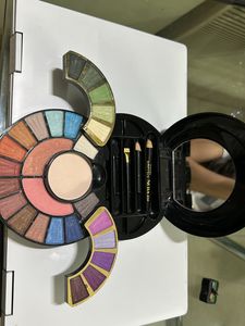 Fuso Eyeshadow Kit (Singapore Brand)