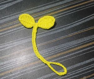 Crochet Leaf Sprout Tie