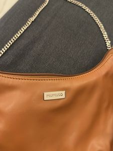 MUmso Sling Bag