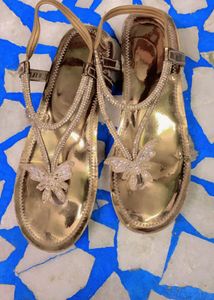 Used This Sandals..